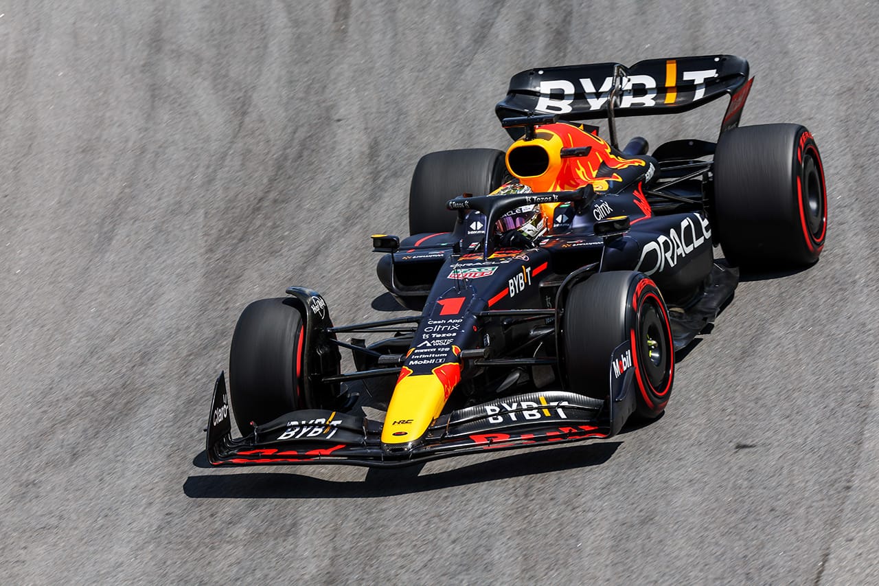 レッドブルF1技術陣 「RB18はピーキーではない車にすることを選択した」