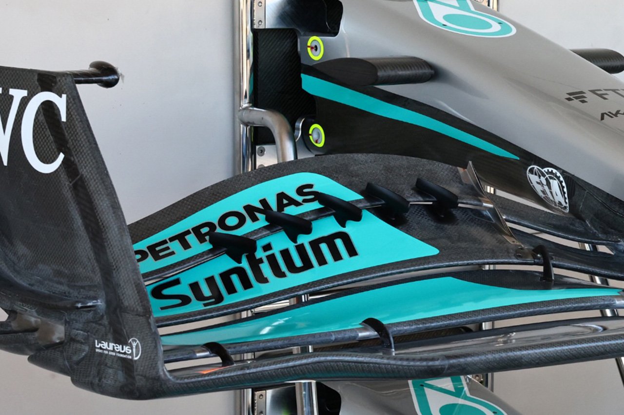FIA、メルセデスF1のフロントウイングのセパレーターを正式に禁止