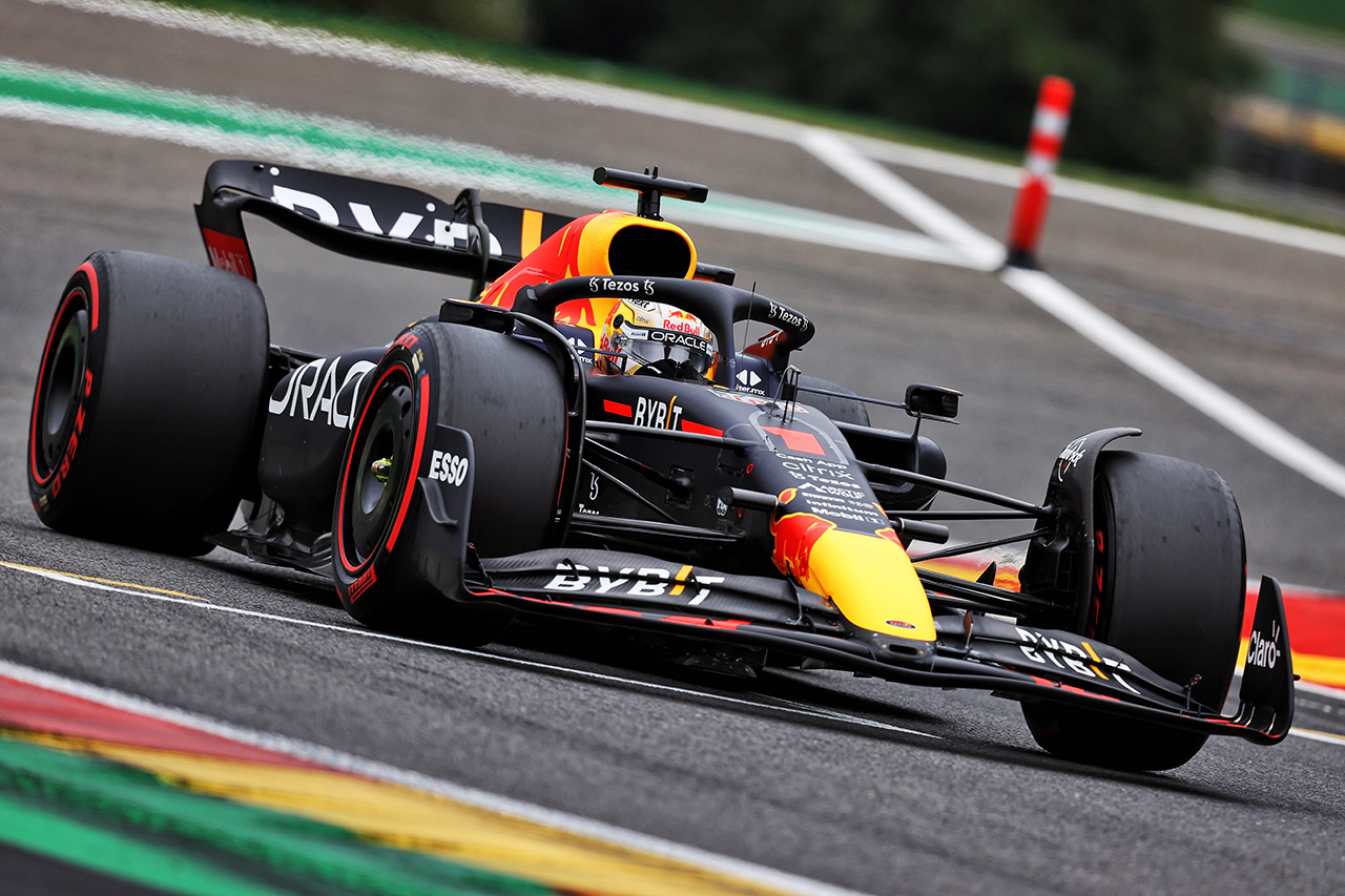 レッドブルF1技術者「RB18はリアの負荷の生成方法が大きく異なる」