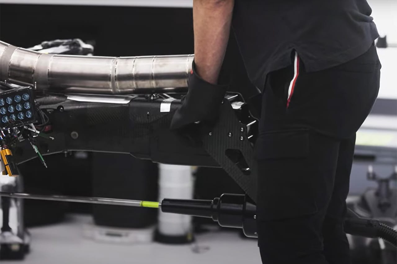 【動画】 メルセデスF1、2023年F1マシン『W14』のエンジンを初始動