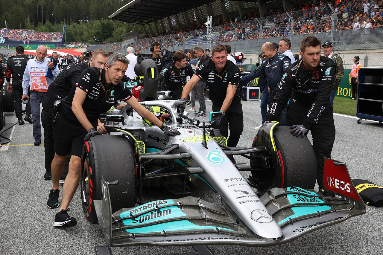 ルイス・ハミルトン 「W13には幽霊が憑りついているようだった」