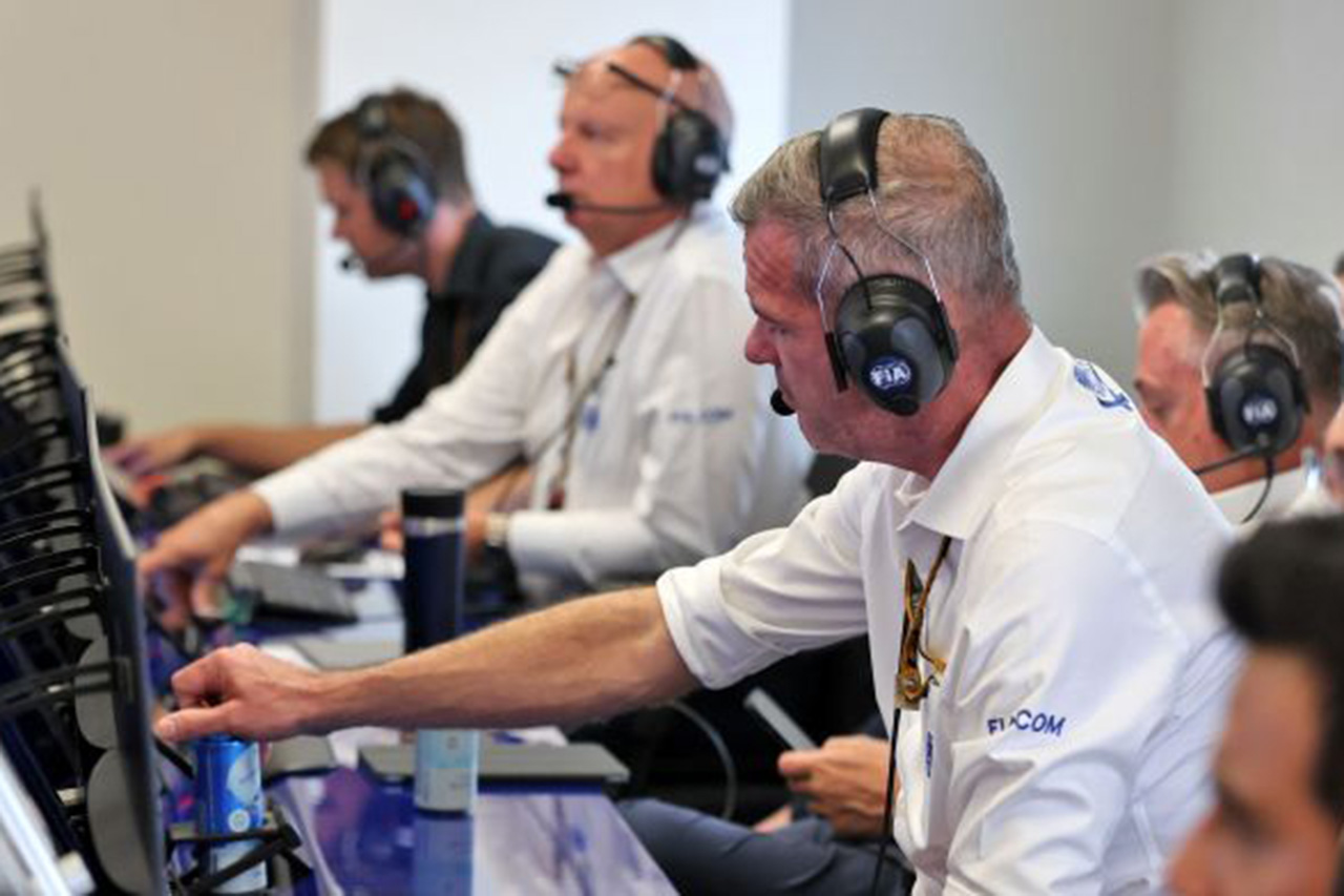 FIA、2023年のF1レースディレクターの計画を概説