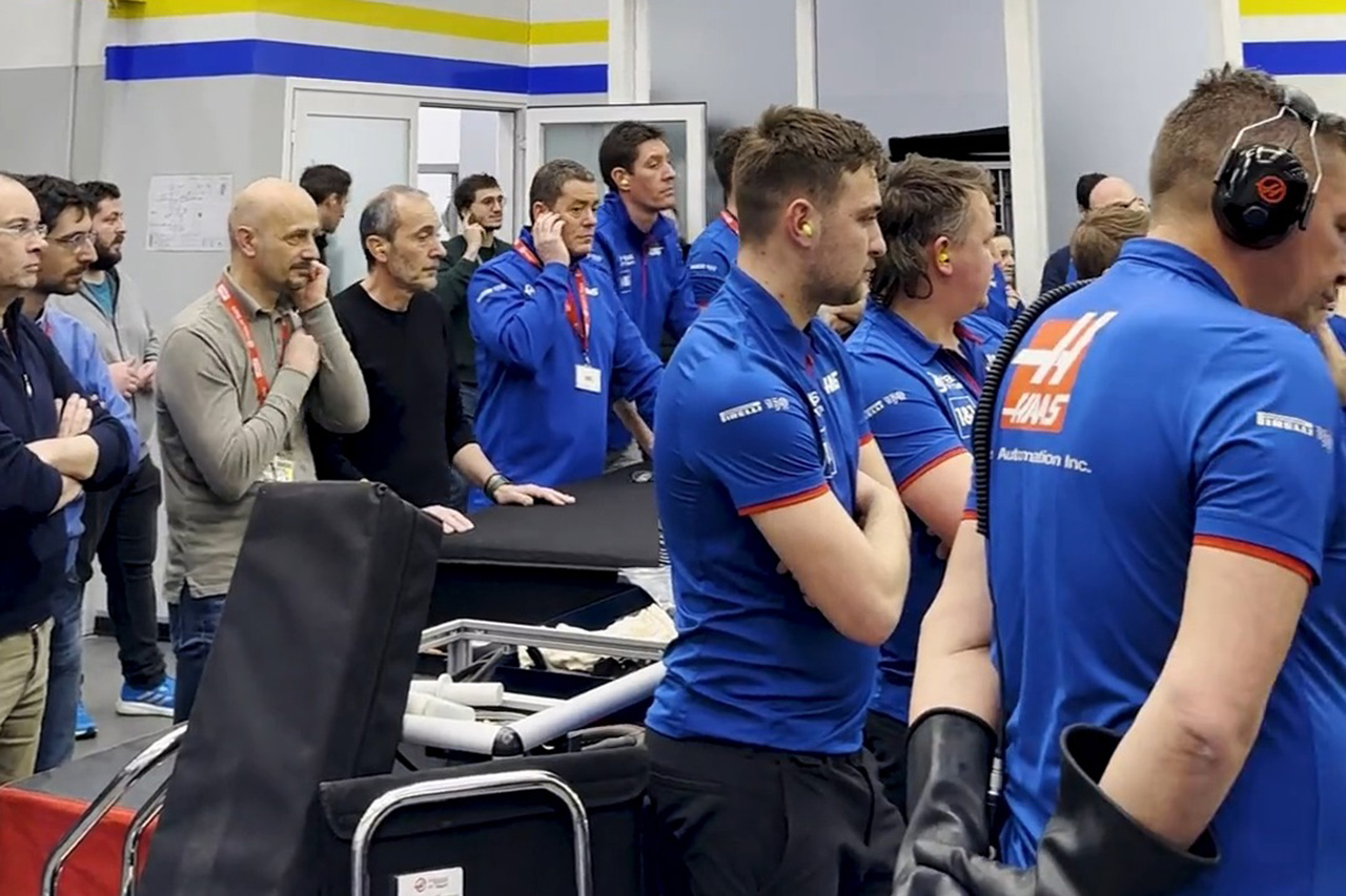 ハースF1チーム、2023年F1マシン『VF-23』のエンジンを初始動