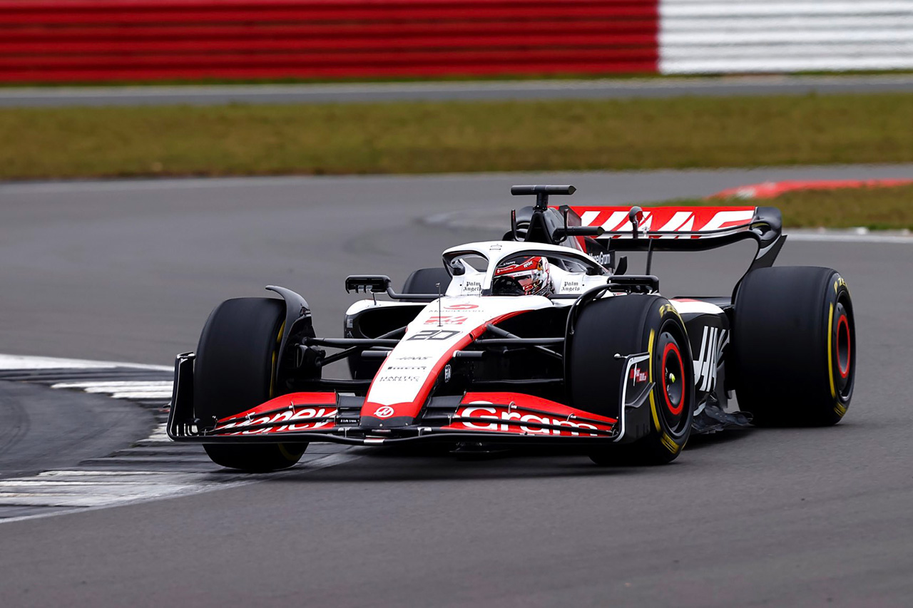 ハースF1チーム、2023年F1マシン『VF-23』をシェイクダウン