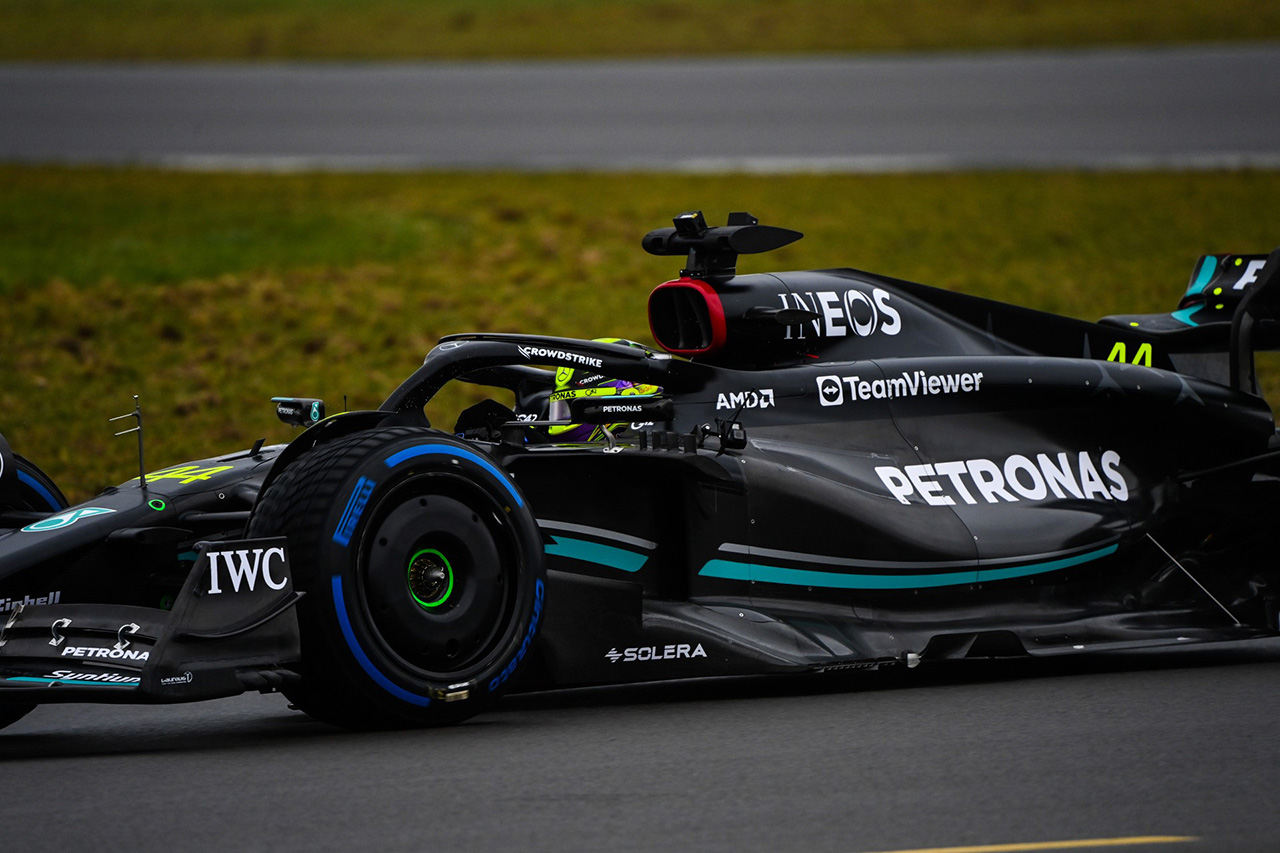 2023年F1マシンは“カーボン剥き出し”のブラックカラーリングが大流行