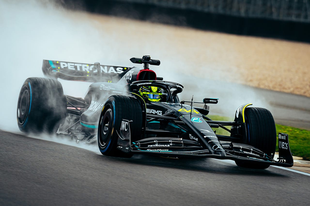 メルセデスF1、2023年F1マシン『W14』で100kmのフルシェイクダウンを完了