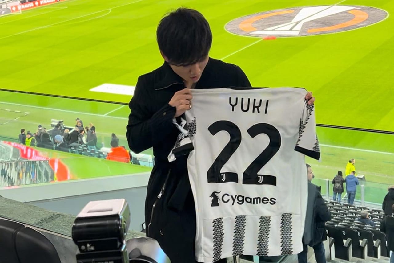 角田裕毅が初のサッカー生観戦 ユベントスがユニフォームをプレゼント