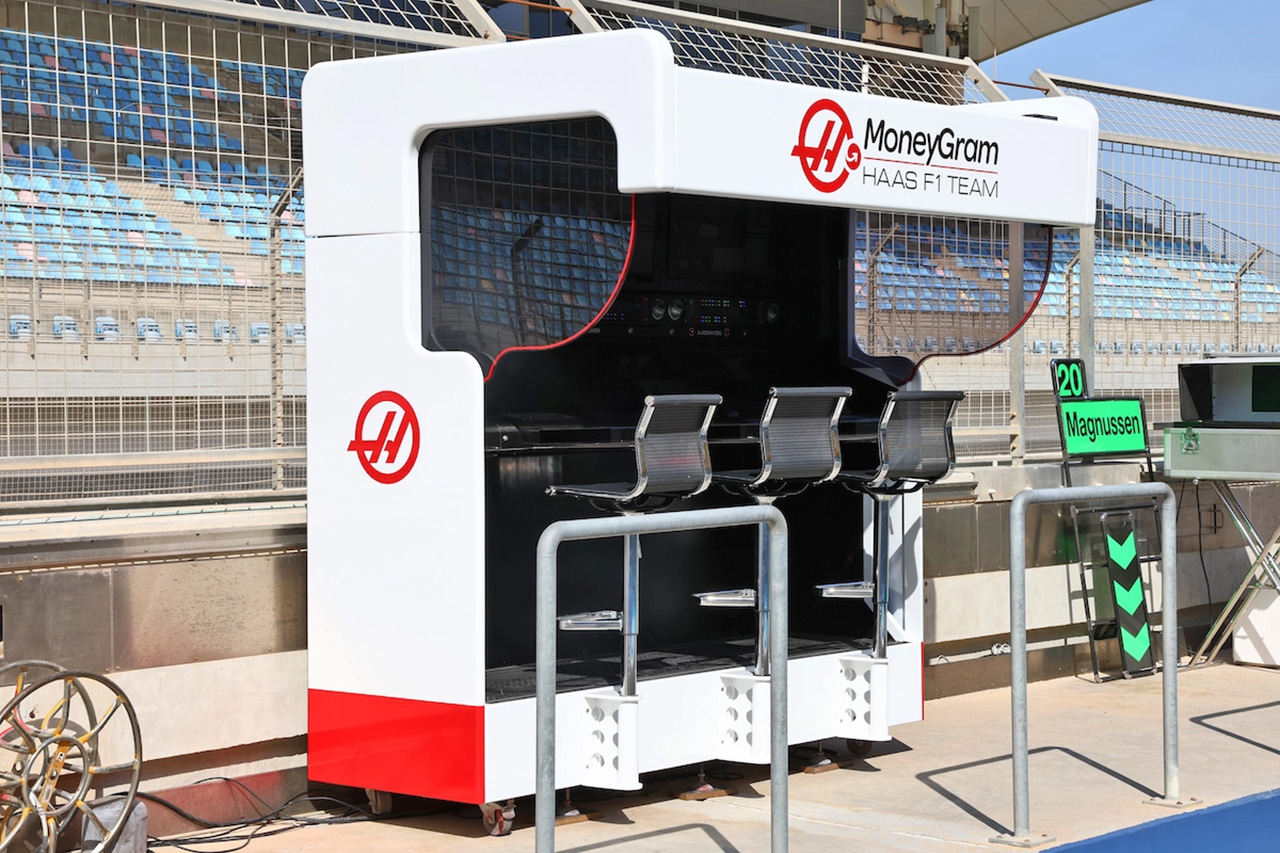 ハースF1チーム、マシン開発のためにピットウォールを縮小してコスト削減