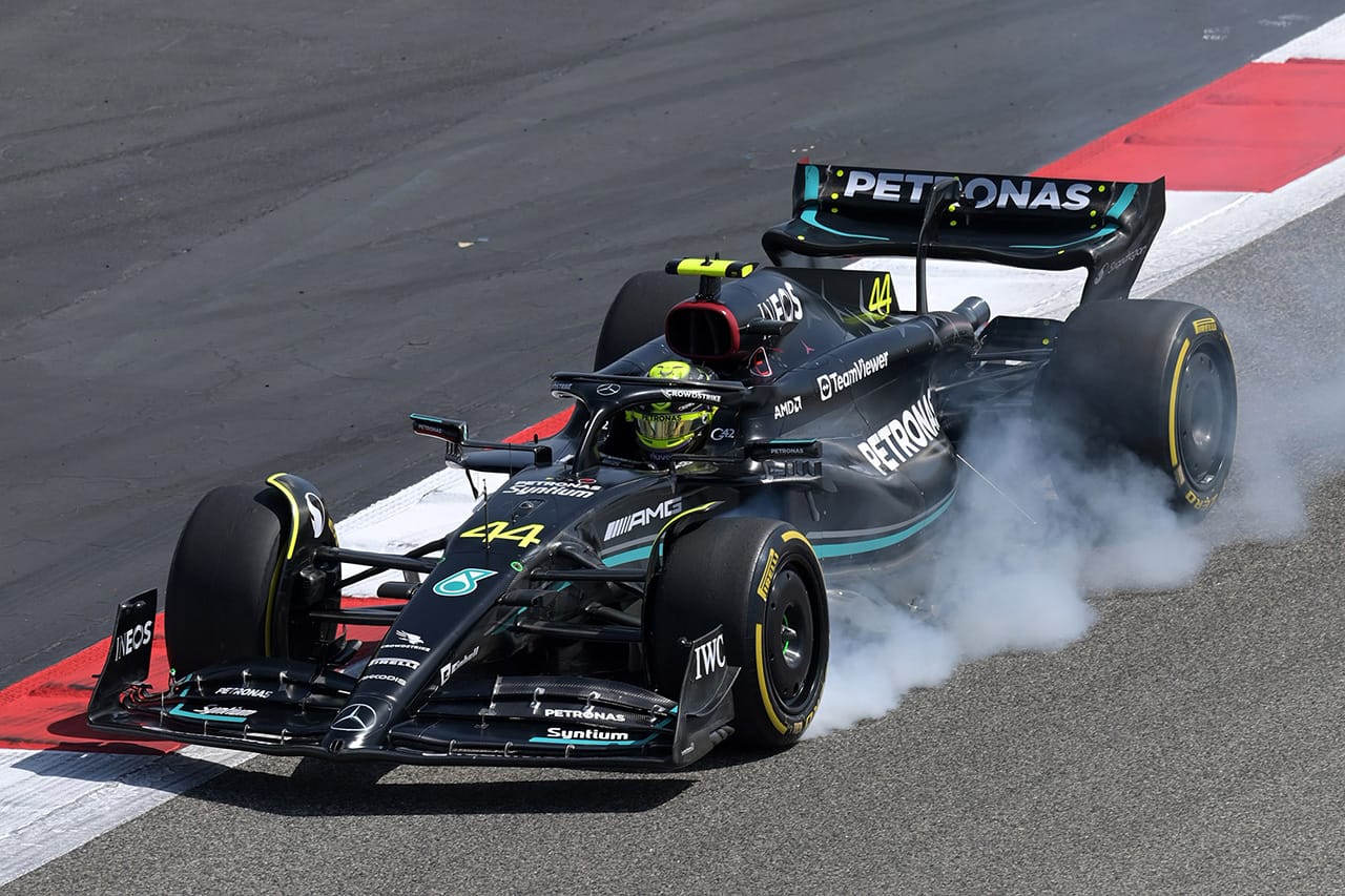 メルセデスF1、テスト2日目は信頼性問題に加えてマシンバランスにも苦闘
