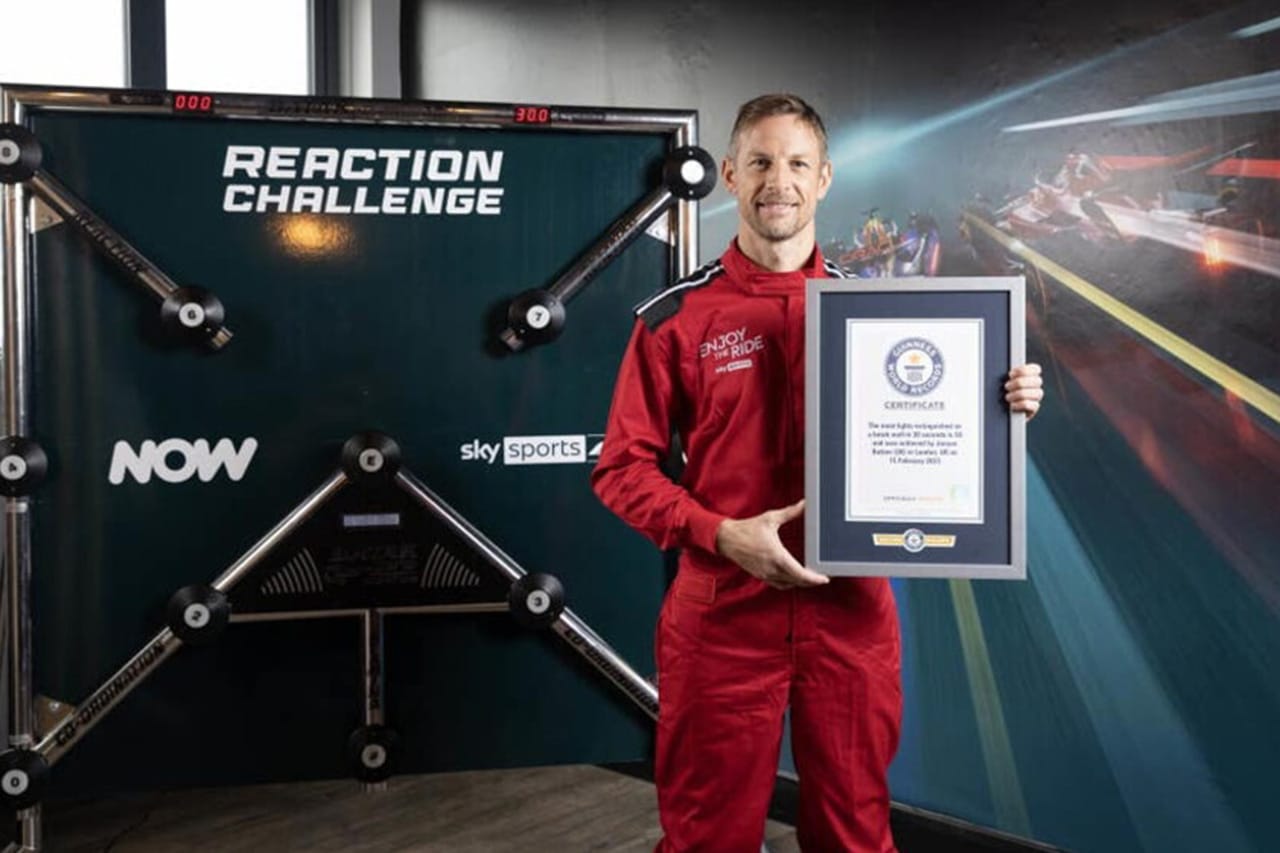 元F1王者ジェンソン・バトン、反射神経テストでギネス世界記録を更新