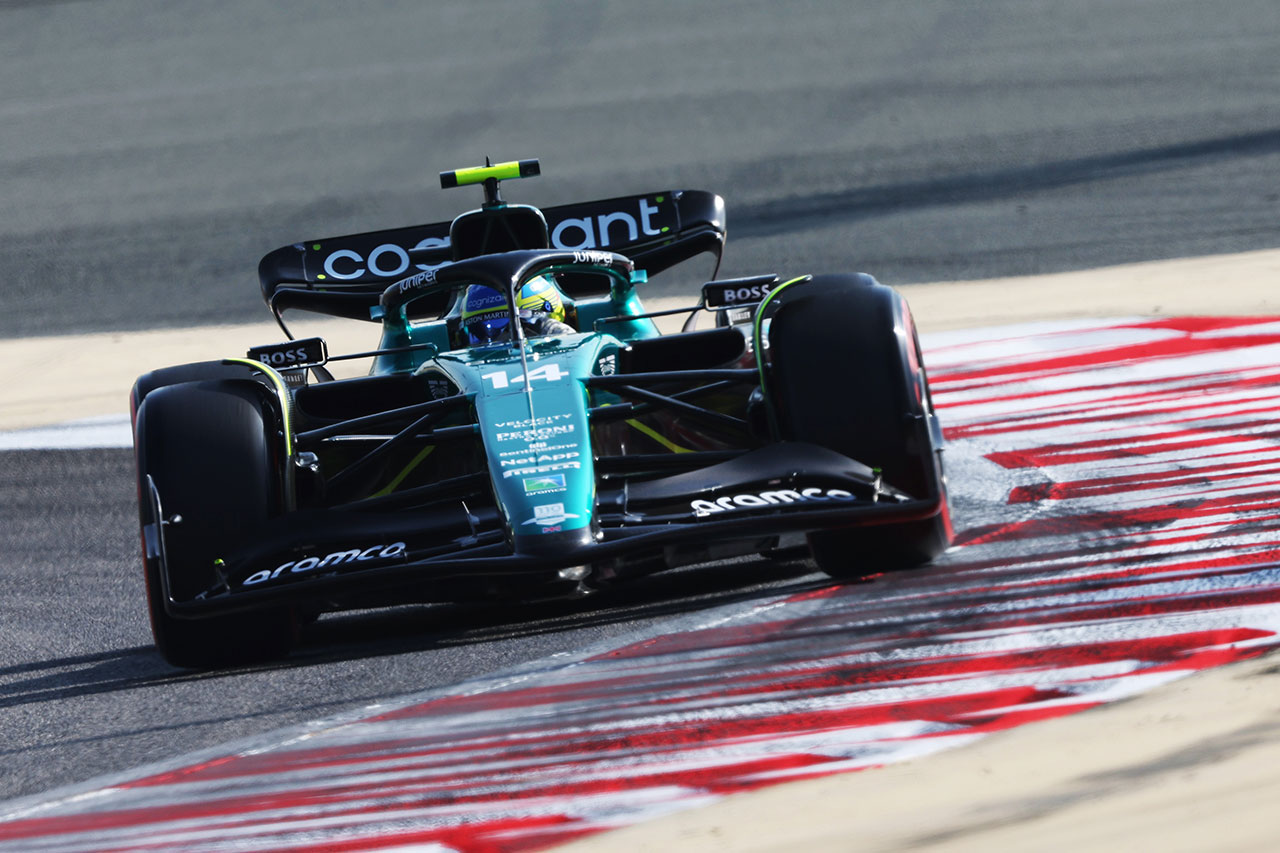 フェルナンド・アロンソがレッドブルF1の2台を僅差で抑えて最速で予選へ
