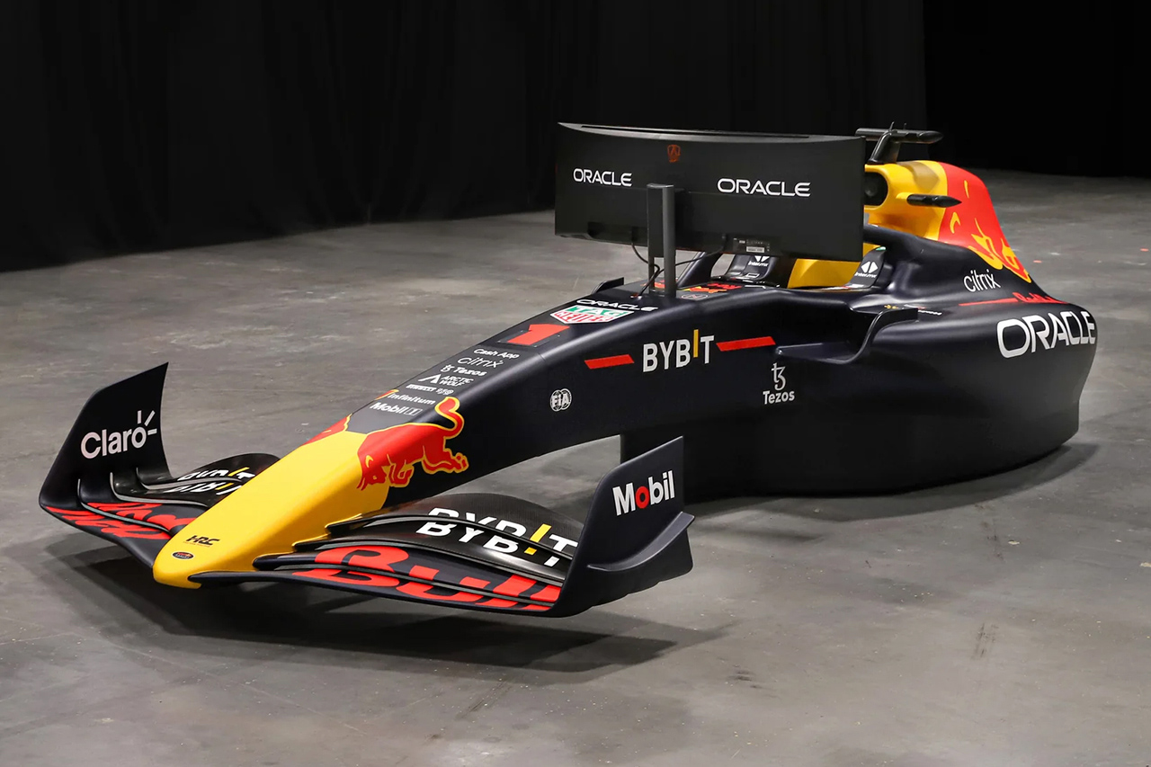 レッドブル RB18ショーカーシミュレーターがF1 Authenticsで販売開始