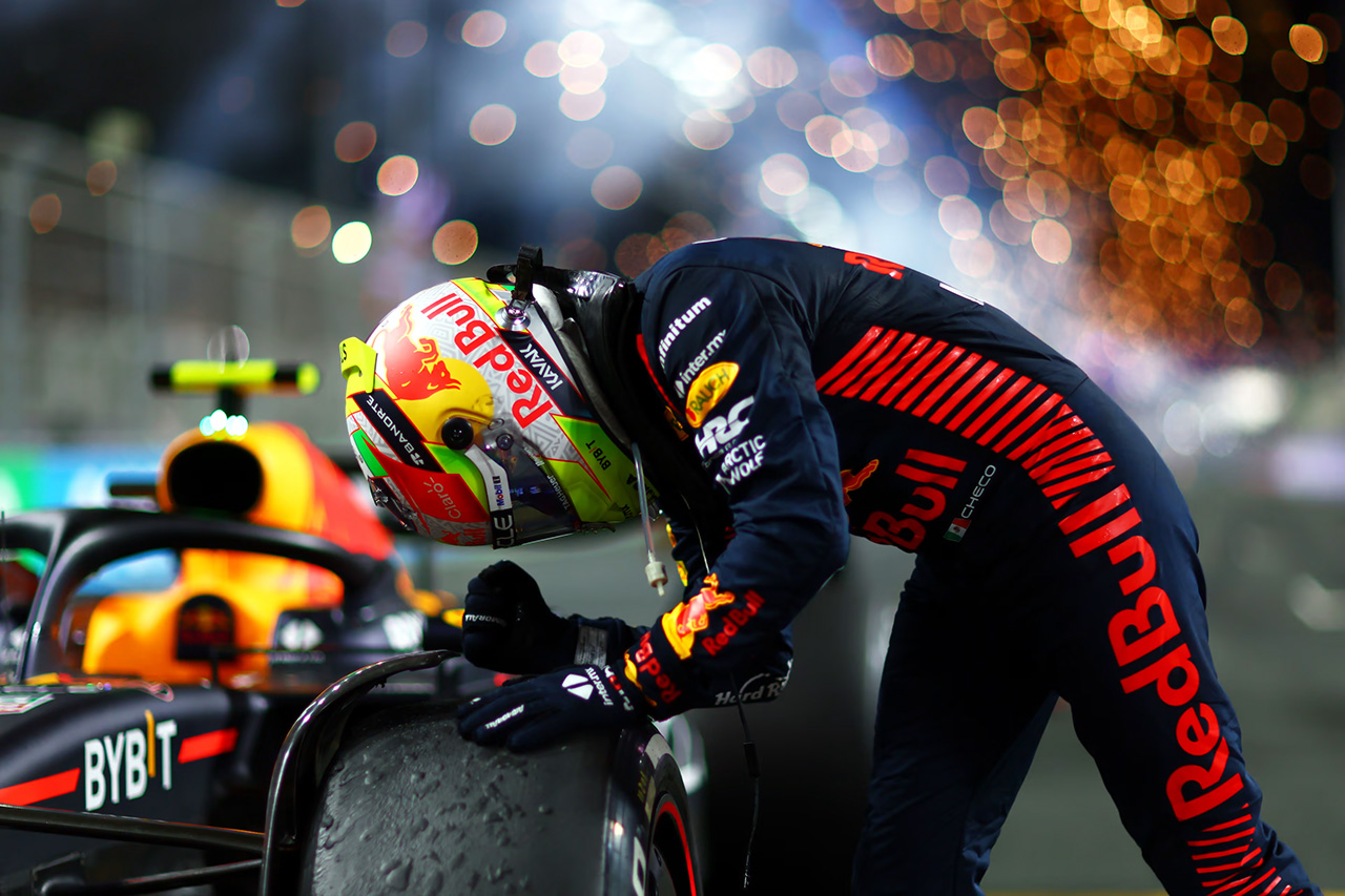 決勝：レッドブルF1が2戦連続でワンツー！アロンソ降格でラッセルが3位