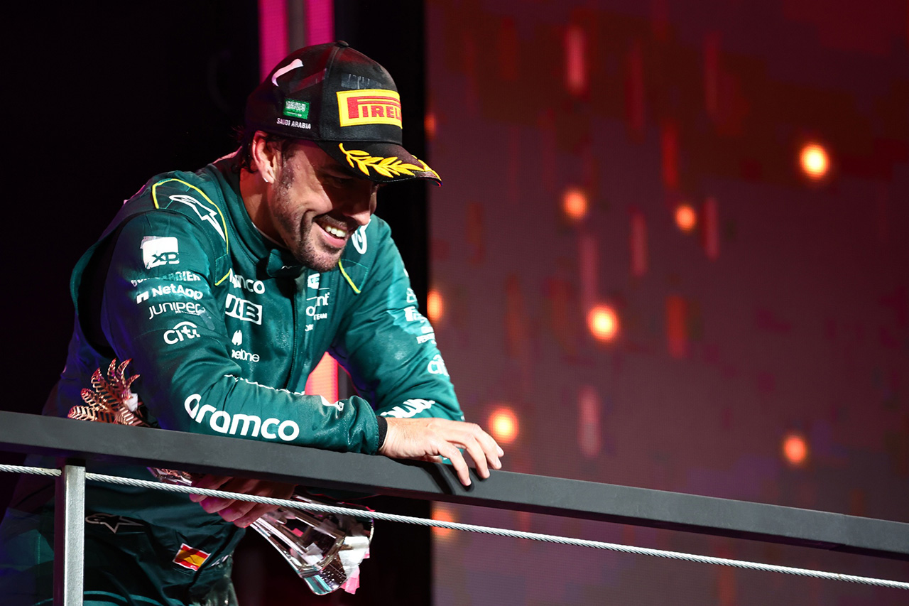 フェルナンド・アロンソの表彰台ドラマはメルセデスF1の密告が発端の噂