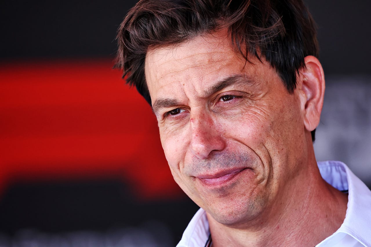 メルセデスF1代表、レッドブルのコピーを示唆「ステッカーを貼ってもいい」
