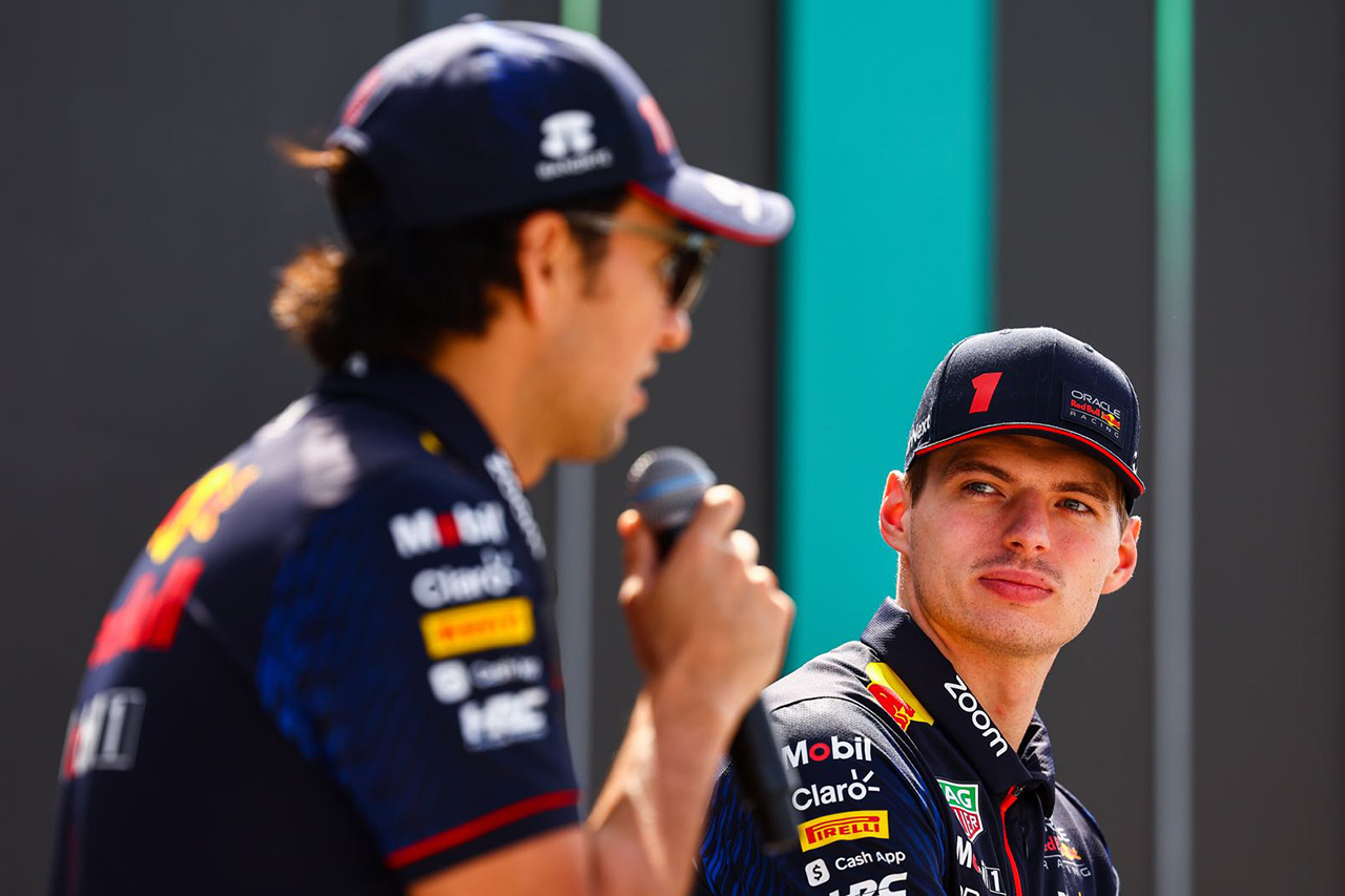 フェルスタッペン、ペレスを「騙して」F1タイトル争いのリードを維持?