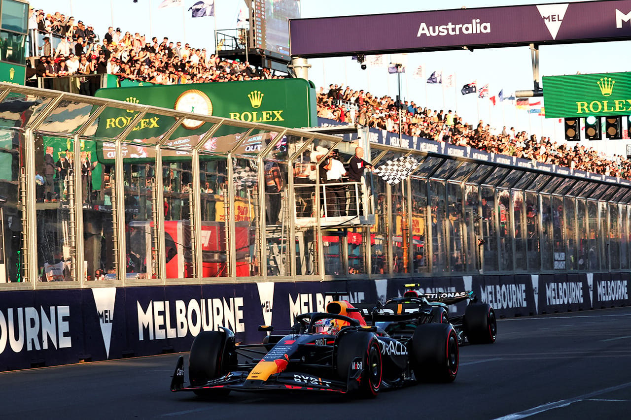 マックス・フェルスタッペン、F1グリッドボックス違反をギリギリで回避
