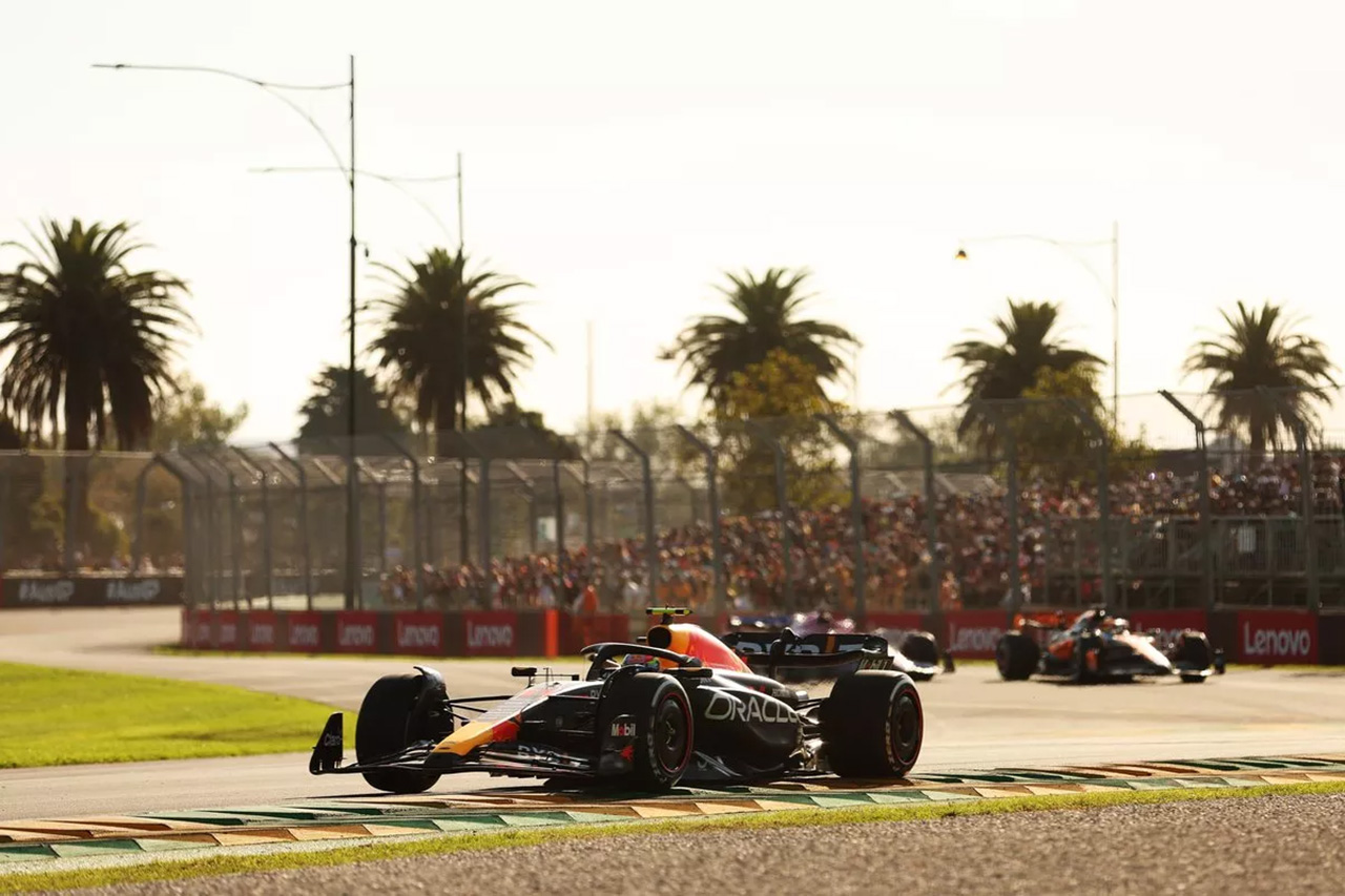 セルジオ・ペレス、F1オーストラリアGP後半の低い太陽は「危険だった」