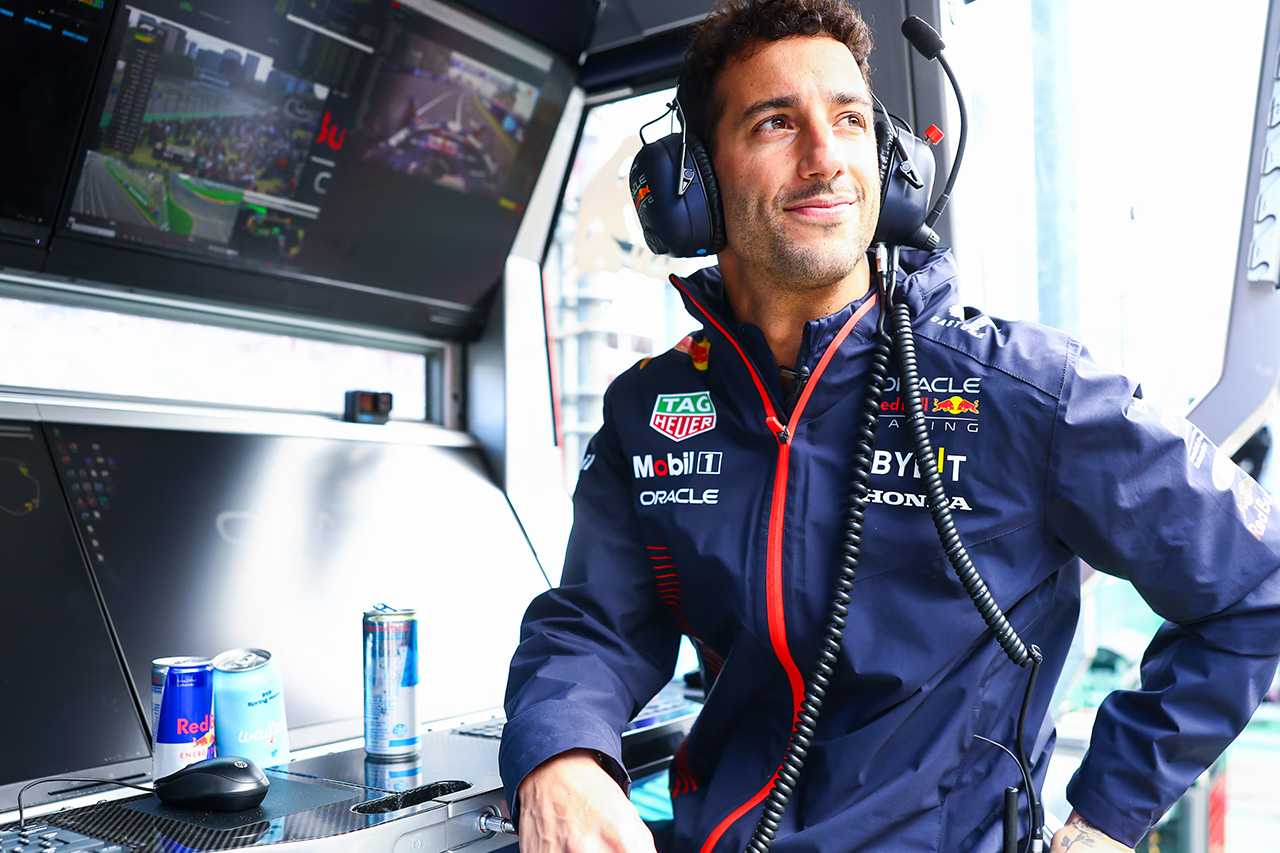 ダニエル・リカルド、レッドブルF1マシンでノルドシュライフェでデモ走行