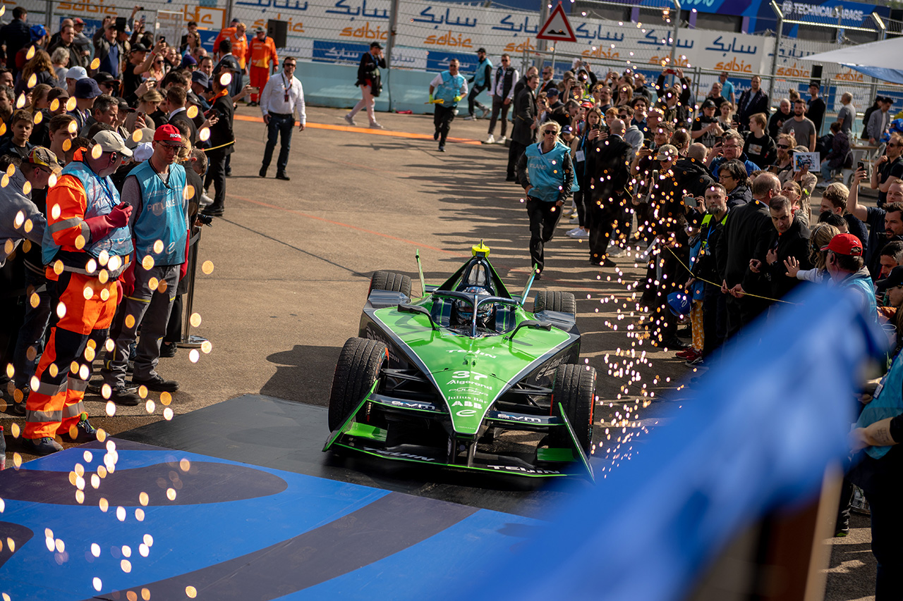 フォーミュラE:ニック・キャシディが今季初勝利