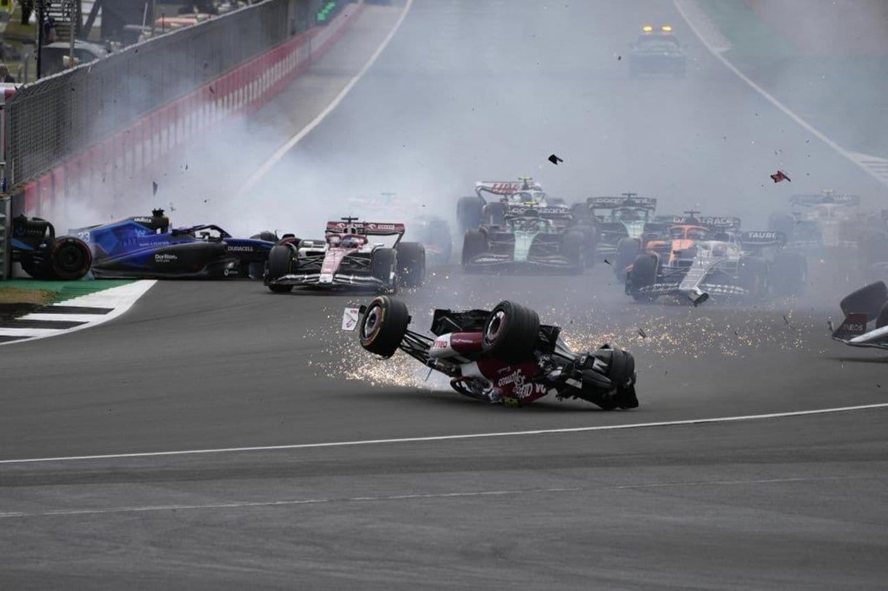 F1、周冠宇の劇的なクラッシュを受けてシルバーストンのランオフを改修