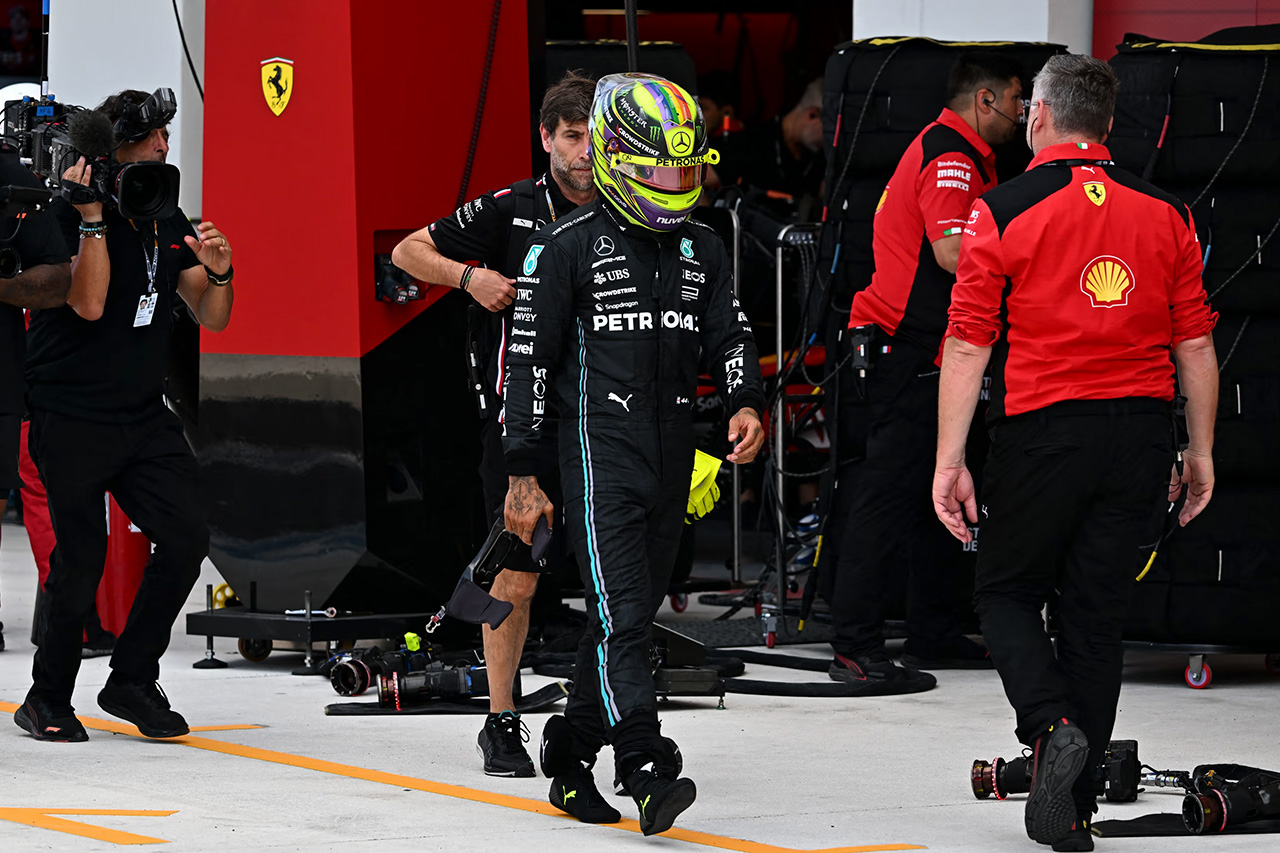 ルイス・ハミルトン、予選Q2敗退でメルセデスF1のタイミング管理に不満
