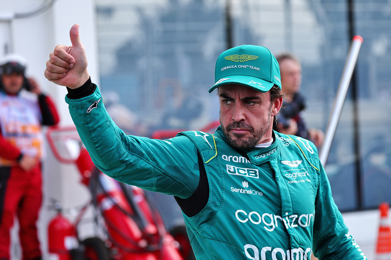 アロンソ、F1レース中に大画面で見たストロールのオーバーテイクを称賛