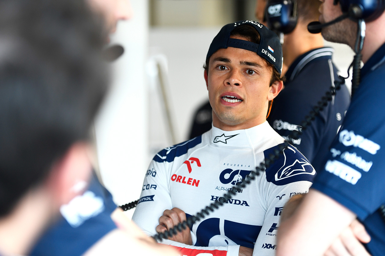 デ・フリース、F1マイアミGPでの追突で「ノリスは遅れて前に出てきた」