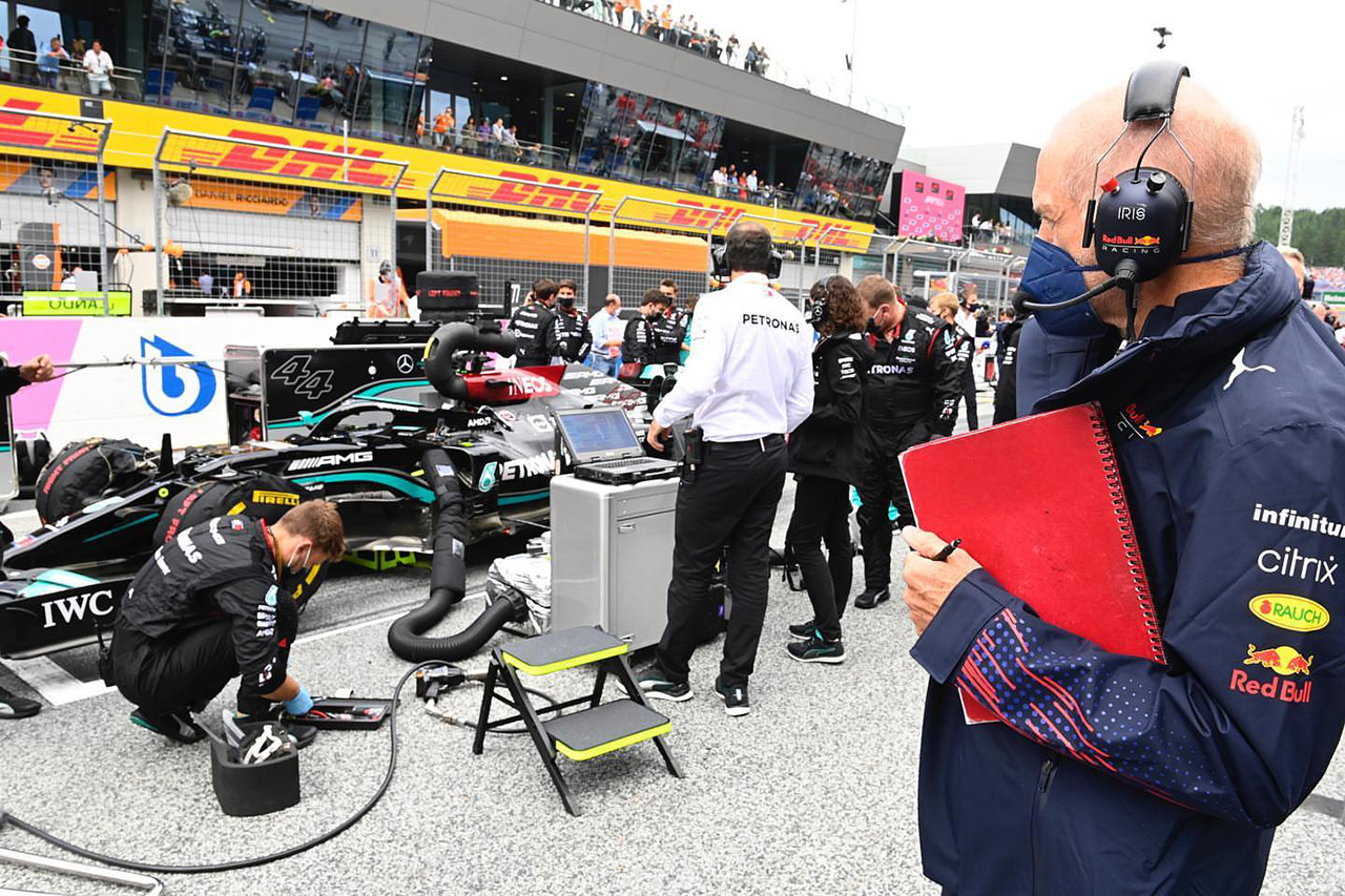 メルセデスF1、エイドリアン・ニューウェイの引き抜きに失敗