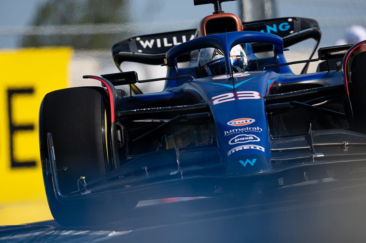 アレックス・アルボンがF1マイアミGPでチームに無線で反発した理由