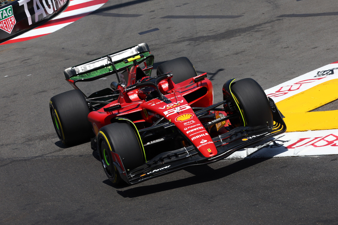 FP1：フェラーリF1のサインツがモナコGP首位発進 レッドブルはトップ3圏外