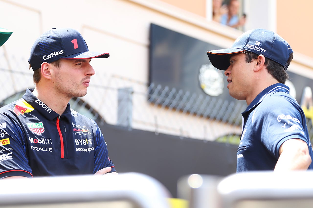 フェルスタッペンがアルファタウリF1で苦境のデ・フリースにアドバイス