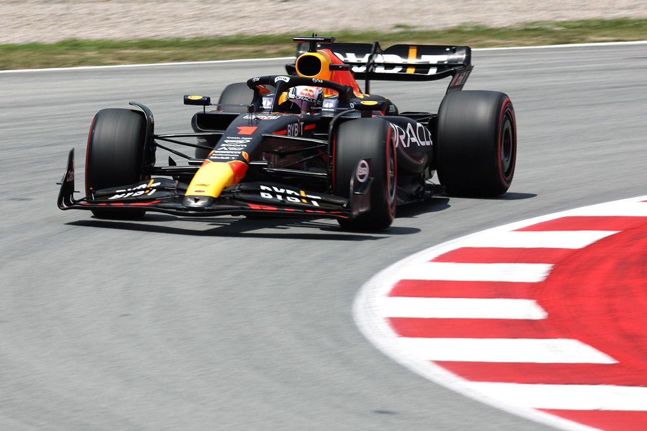 FP1:フェルスタッペンが頭一つ抜けた最速タイムでレッドブルF1がワンツー