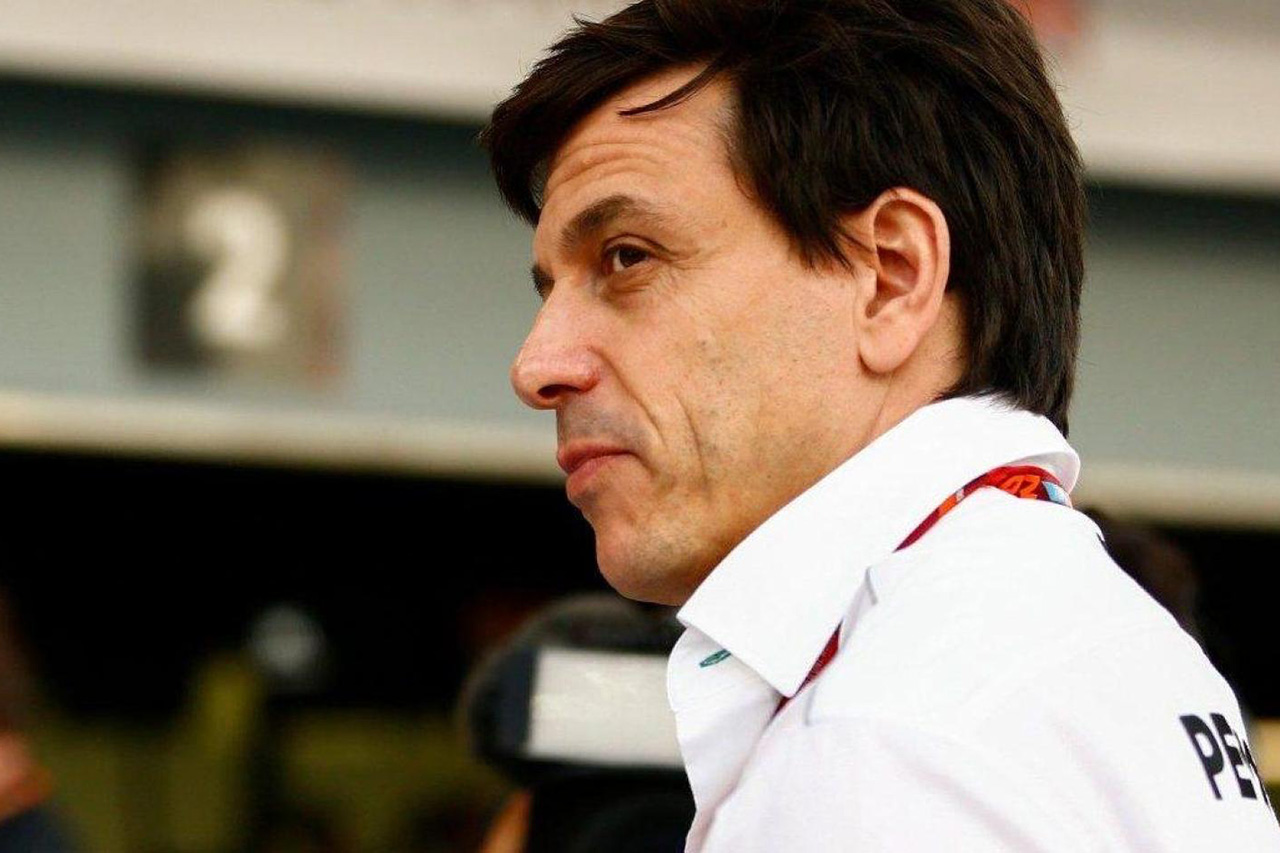 メルセデスF1代表、ハミルトンとラッセルの接触事故は「馬鹿げて見える」