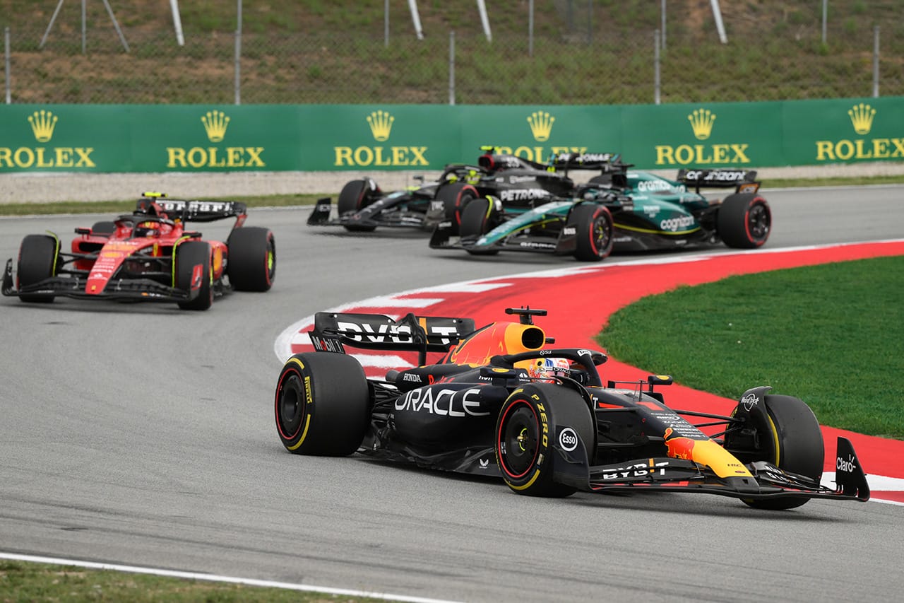 レッドブルF1首脳 「メルセデスとフェラーリが追いついてこないのは驚き」