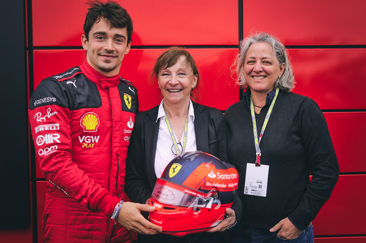 ルクレール、ジル・ヴィルヌーヴのF1ヘルメットデザインが商標権で一騒動