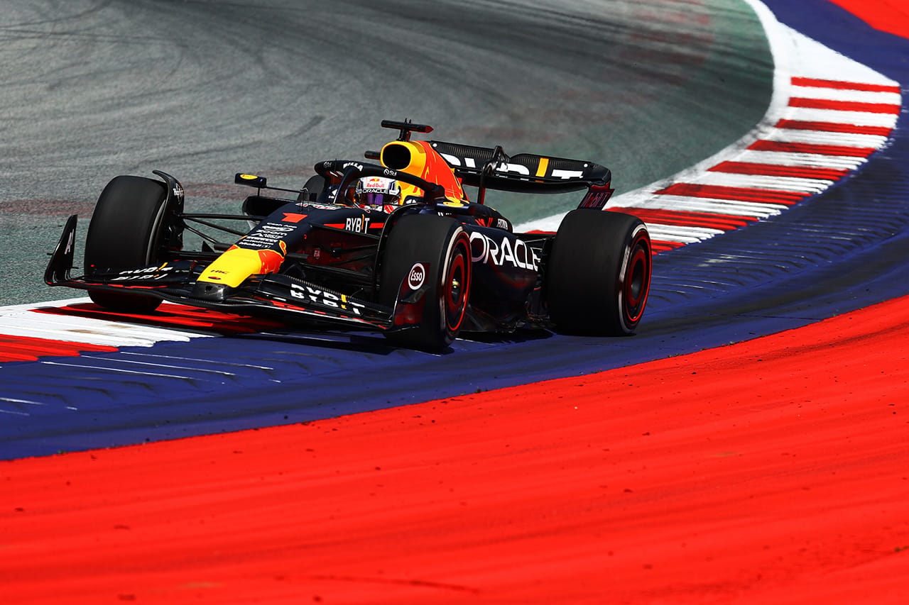 FP：フェルスタッペンがミディアムでソフトのフェラーリF1勢に0.2秒差