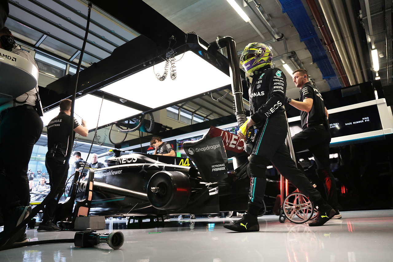 メルセデスF1のハミルトン 「スリックのギャンブルを躊躇した代償を払った」