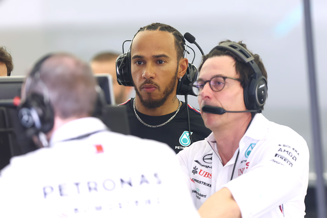 メルセデスF1代表、ハミルトンとの契約更改の遅れは「お金が問題ではない」