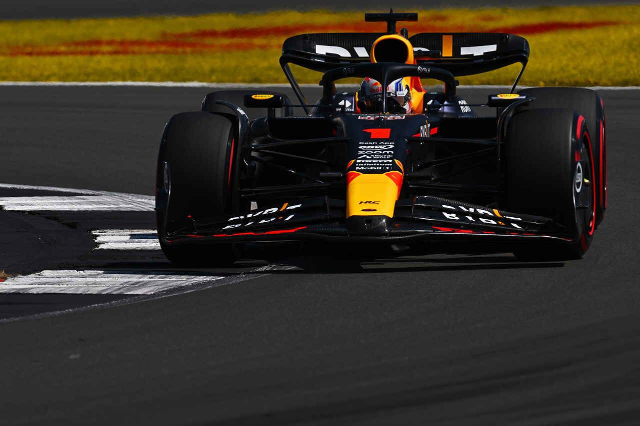 FP1：マックス・フェルスタッペンがトップでレッドブルF1がワンツー発進
