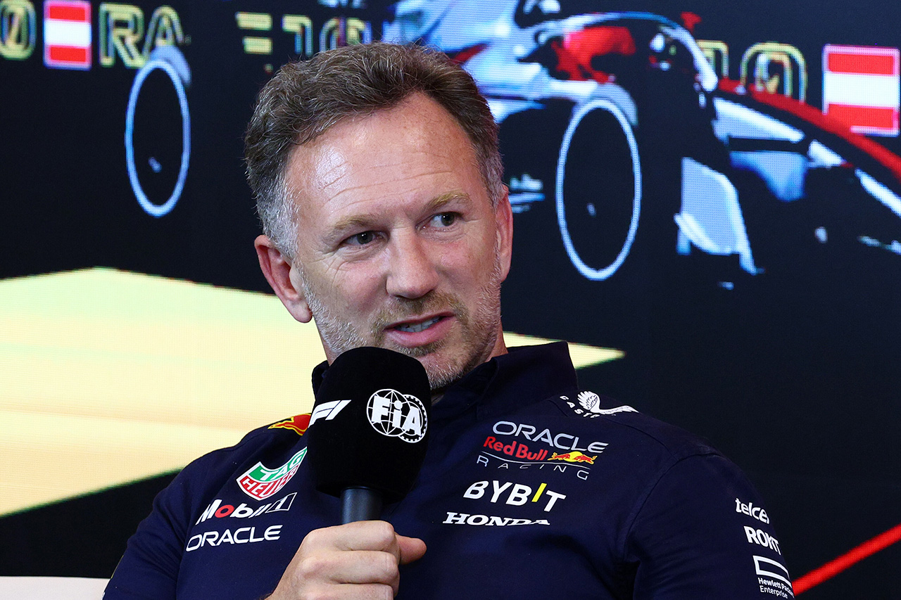 レッドブルF1代表、ルイス・ハミルトンの新車開発時期の法制化案を酷評