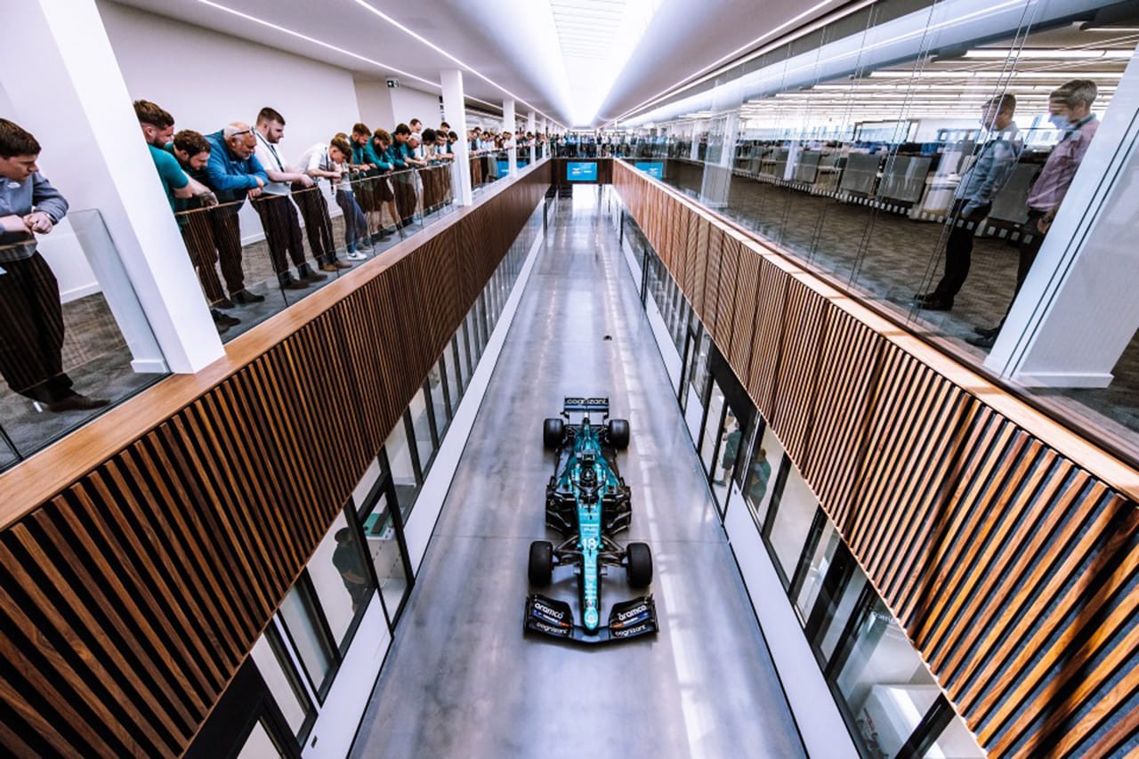 アストンマーティンF1 「どこにも引けを取らない」新本社を正式オープン
