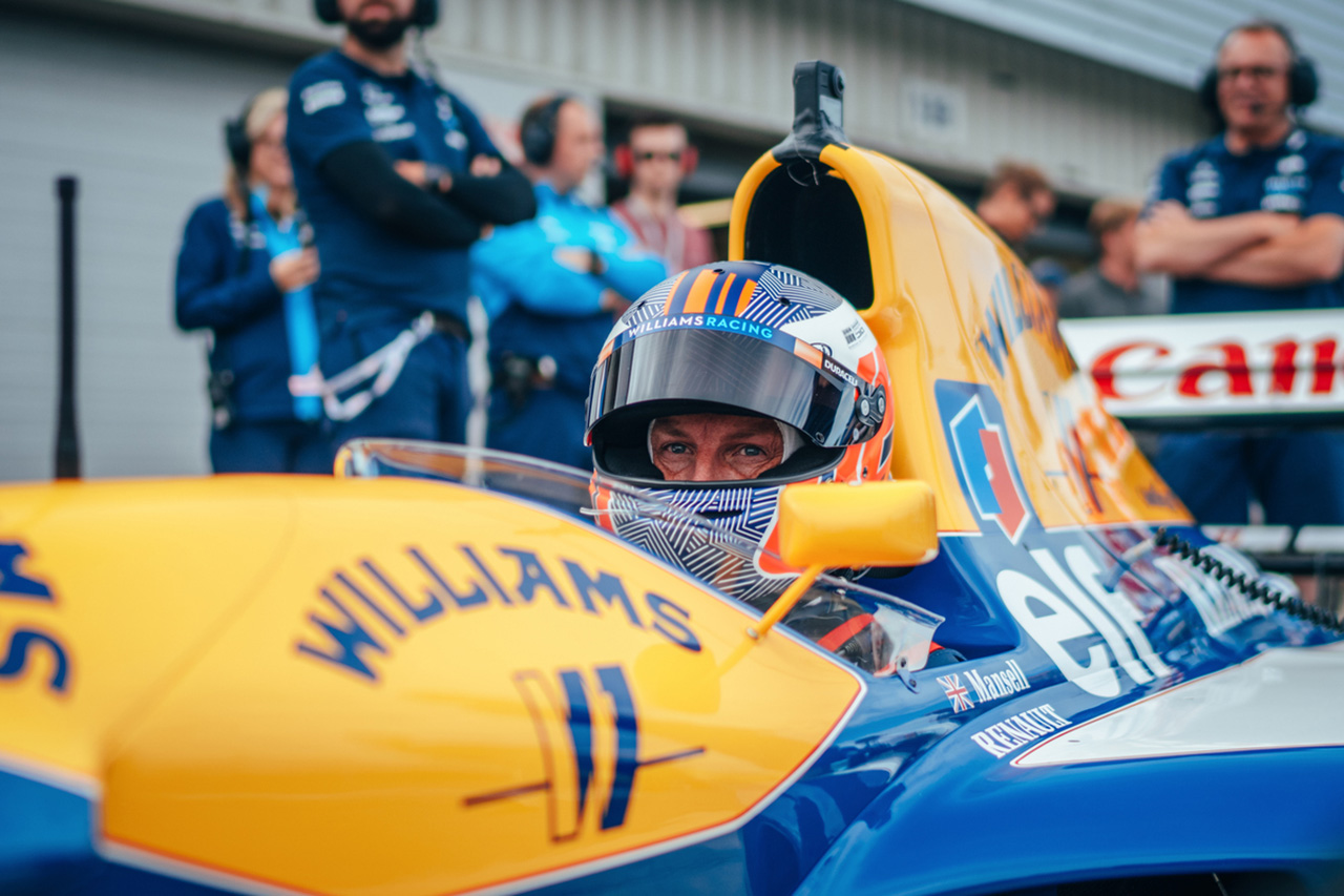 元F1王者ジェンソン・バトン、イギリスGPでウィリアムズFW14Bでデモ走行