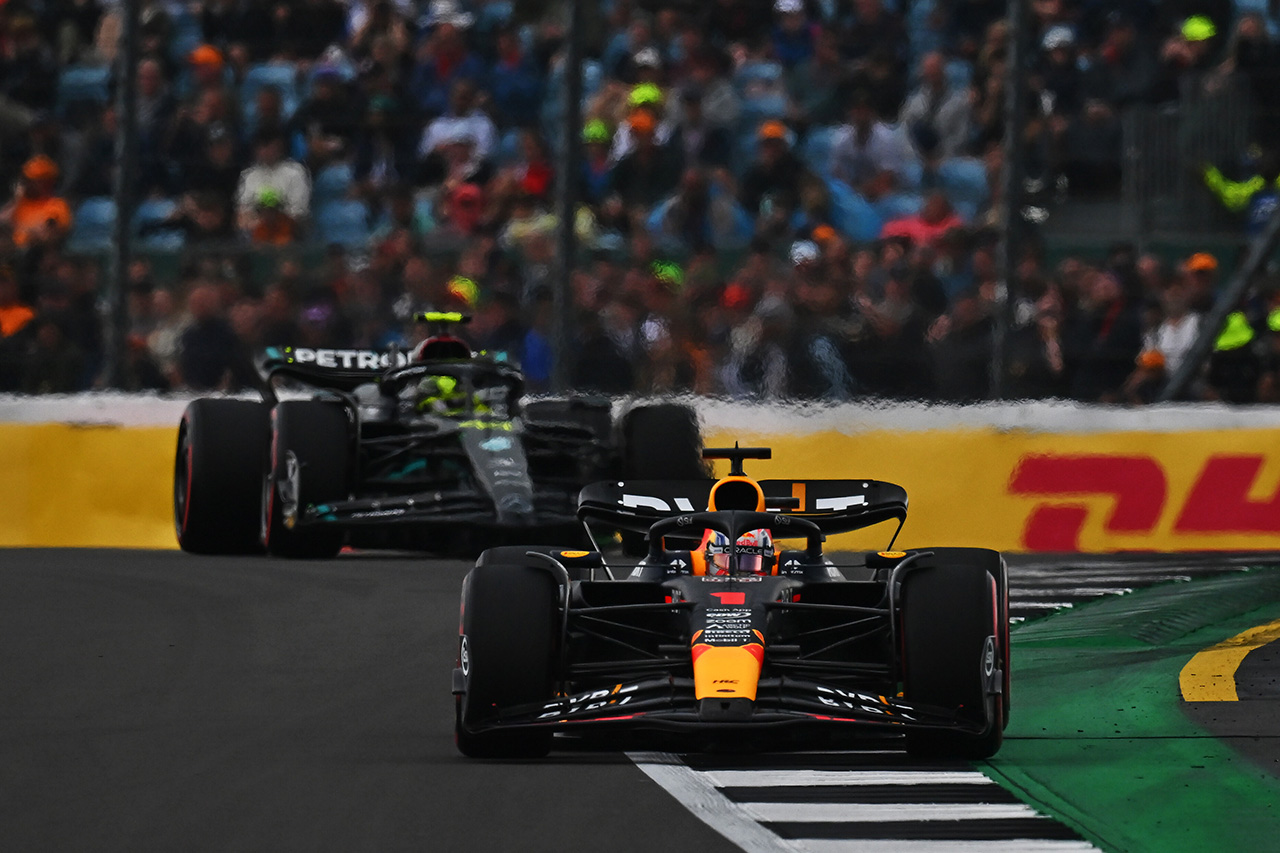 メルセデスF1 「レッドブル型サイドポッドはダウンフォースの損失を示した」