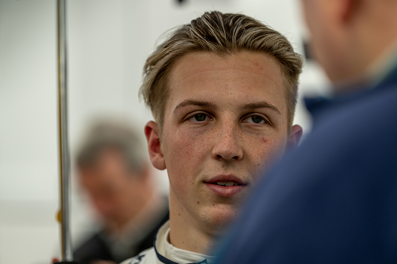 レッドブルF1代表 「リアム・ローソンに今のアルファタウリの車は不公平」