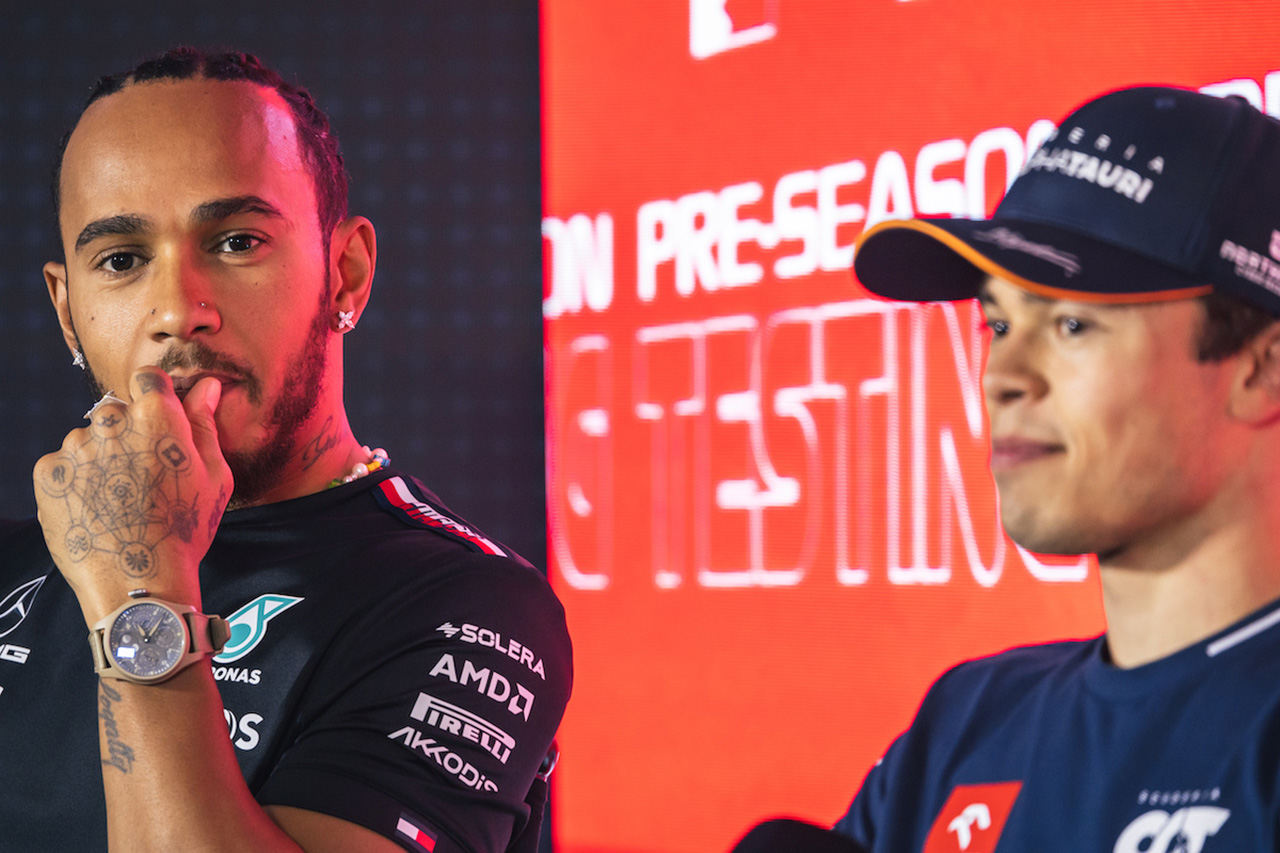 ルイス・ハミルトン、デ・フリースの解雇に「それがレッドブルF1のやり方」