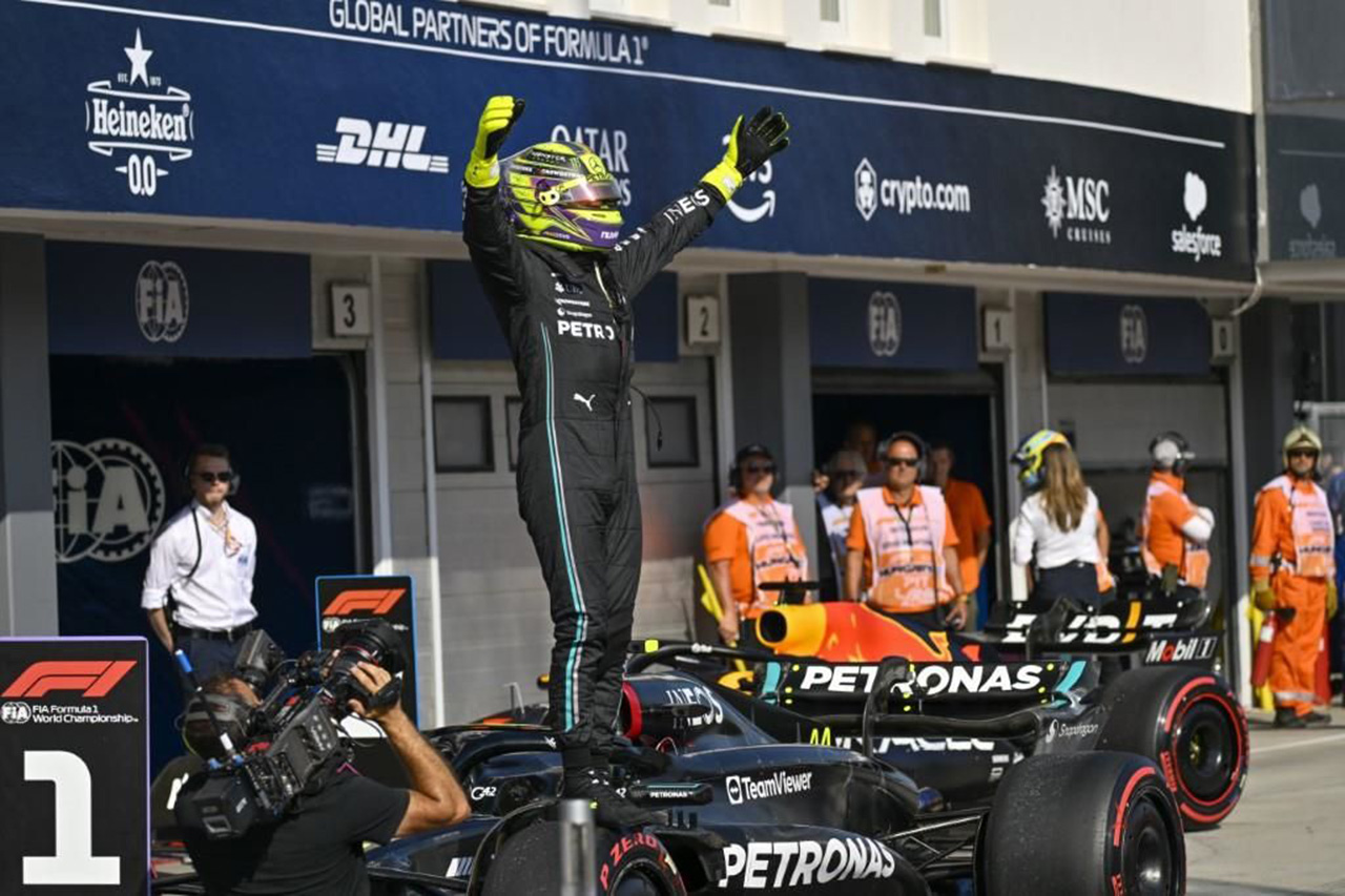 予選：ハミルトンが0.003秒差で2021年サウジアラビア以来のポール獲得