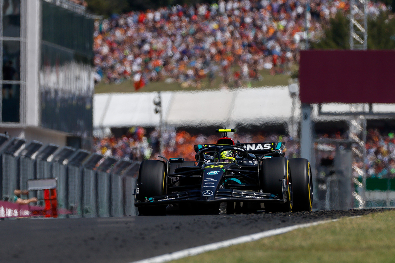 メルセデスF1のルイス・ハミルトン、ポールから4位で「現実に引き戻された」