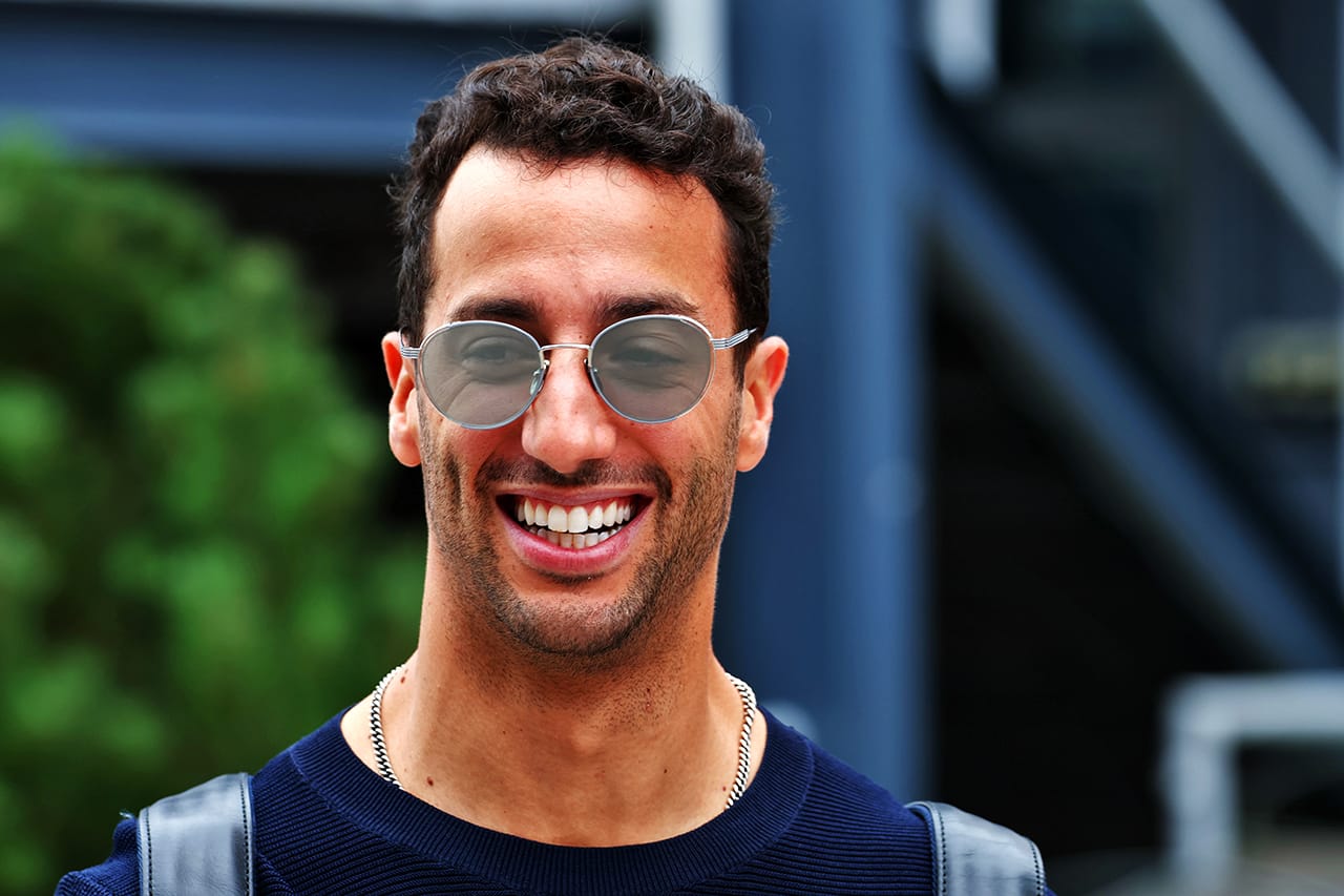 アレクサンダー・アルボン 「リカルドはF1を離れて悪霊を追い払った」