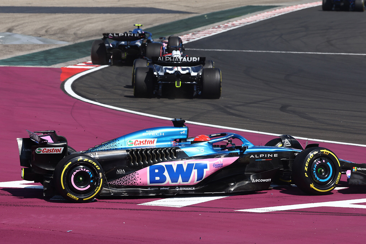 アルピーヌF1のオコン、1周目のクラッシュで「シートが真っ二つに割れた」